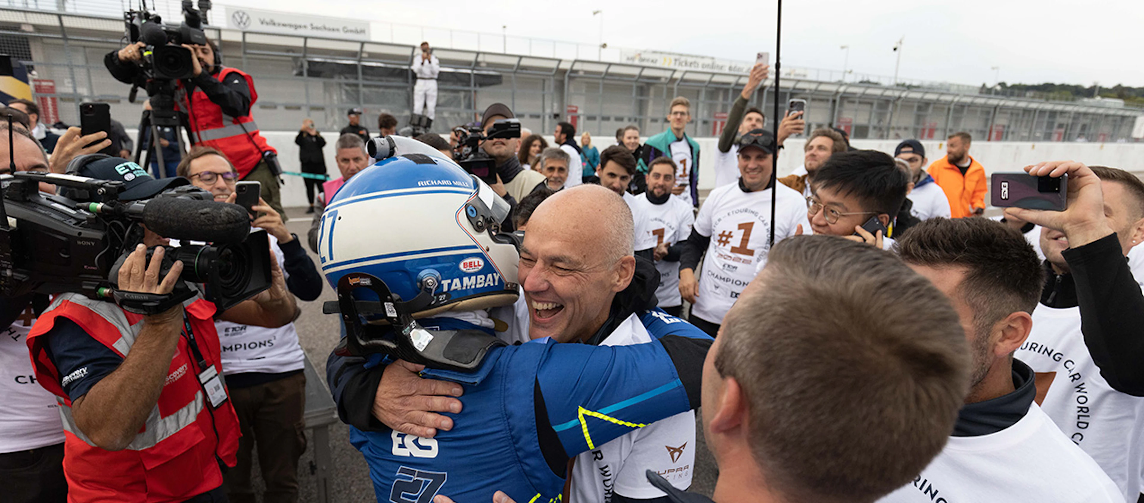 https://a.storyblok.com/f/142628/1272x560/db60ab1e0f/etcr-champion_04.jpg
