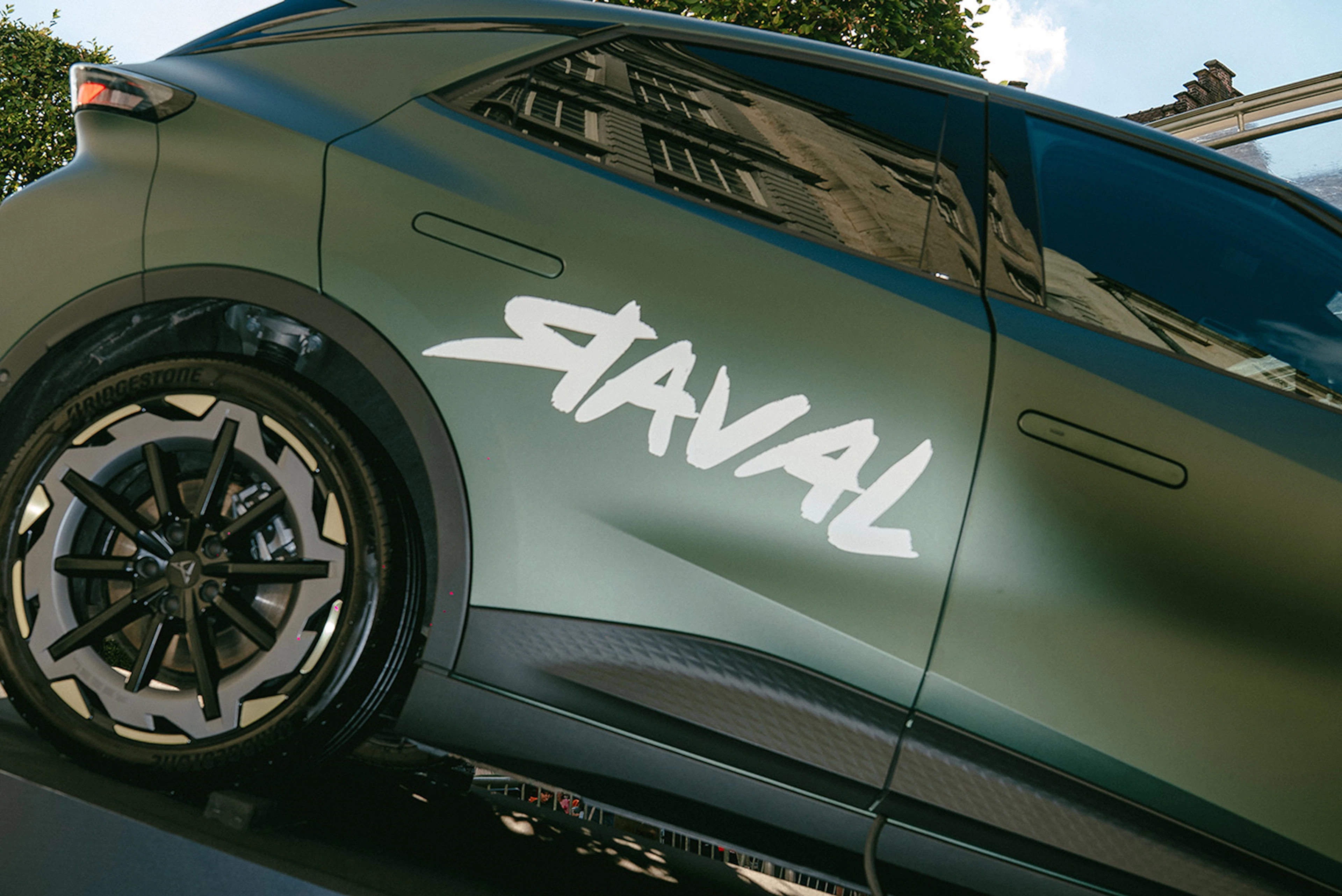 https://a.storyblok.com/f/142628/1500x1001/8429e94428/20250429-cupra_x_amber_broos-84.jpg
