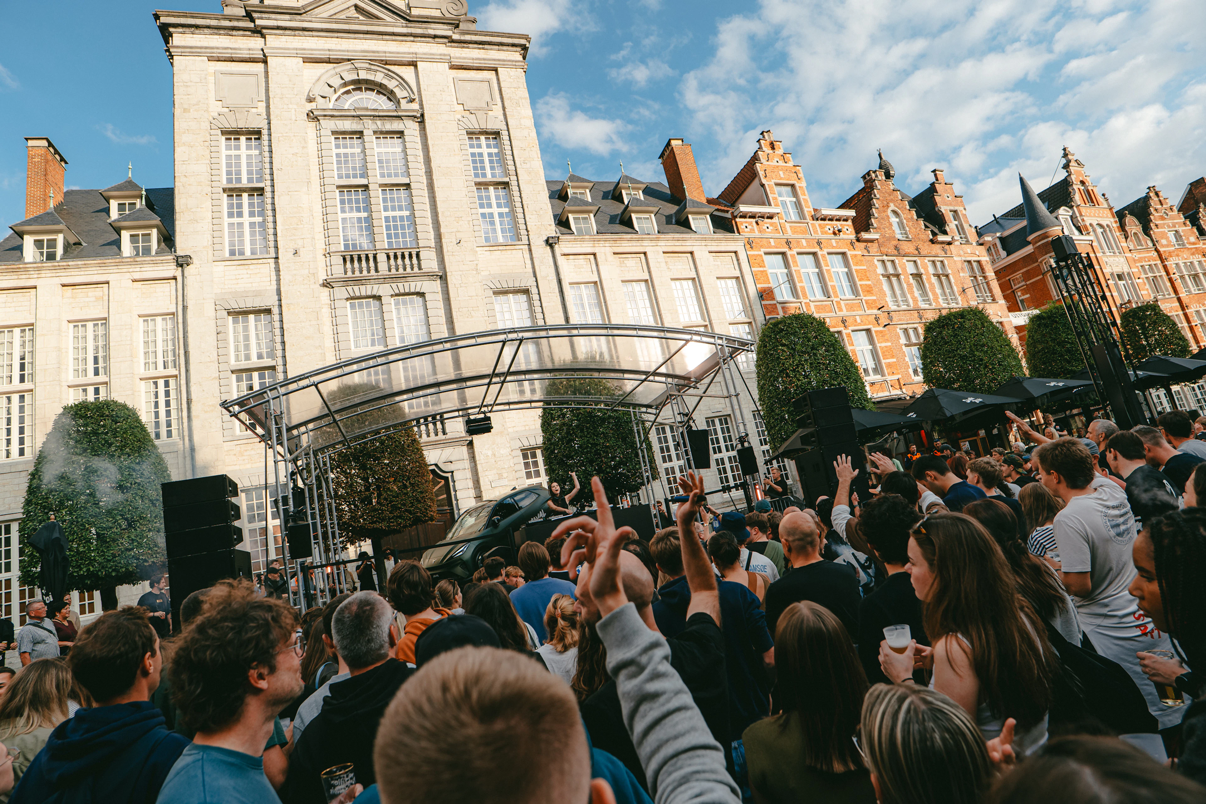 Match à domicile : Amber Broos et CUPRA enflamment l'Oude Markt de Louvain